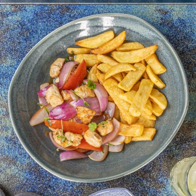 Pollo Saltado.